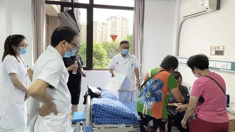 老龄之光：养老公寓房间灯光设计的关键考量