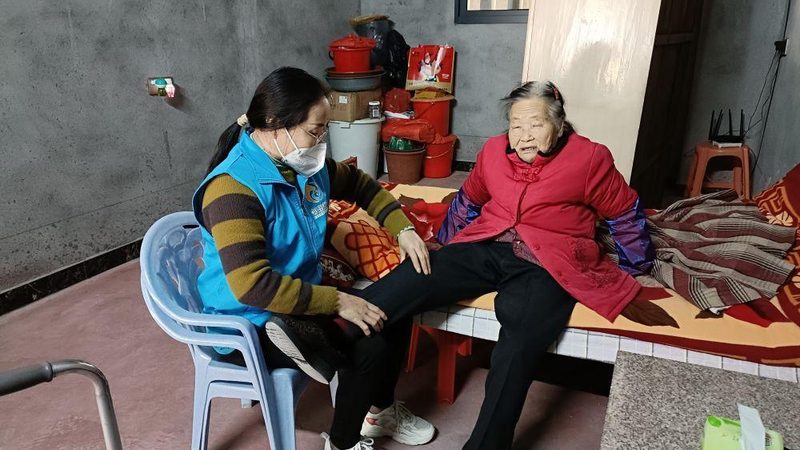 术后观察是术后陪护的第一步，也是至关重要的一步。以下是一些术后观察的要点：